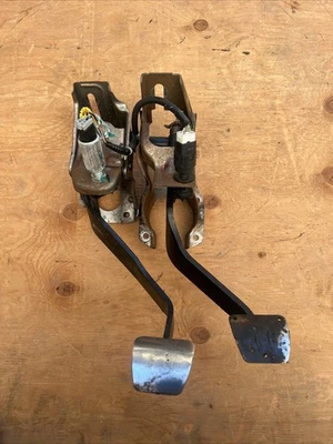 06-11 Civic MT EMBRAGUE LIBERACIÓN PEDAL CAJA CONJUNTO SOPORTE MONTAJE GENUINO FRENO USADO Foto 1 de 4