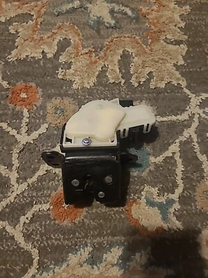 Actuador de bloqueo de puerta levadiza con cierre de maletero OEM Mazda 3 hatchback CX-5 2013-2016 Foto 1 de 4