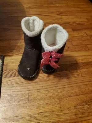 Botas de invierno para niña talla 13 Cutie rosa Pokadot se inclina hacia atrás       Foto 1 de 4
