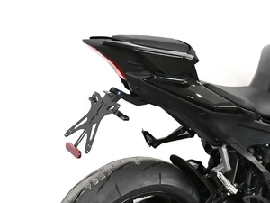 PORTATARGA CORTO SPORTIVO REGOLABILE YAMAHA R9 2025 con catadiottro | SEPTAR - Picture 1 of 3
