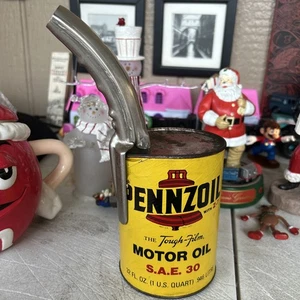 Lata de aceite publicitaria de cartón de un cuarto de galón de película resistente Pennzoil de colección - vacía - Imagen 1 de 5