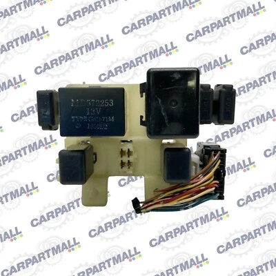 00 01 02 03 Mitsubishi Montero Sport 3,0 L debajo del tablero caja de relé de fusibles MB572253 OEM Foto 1 de 4