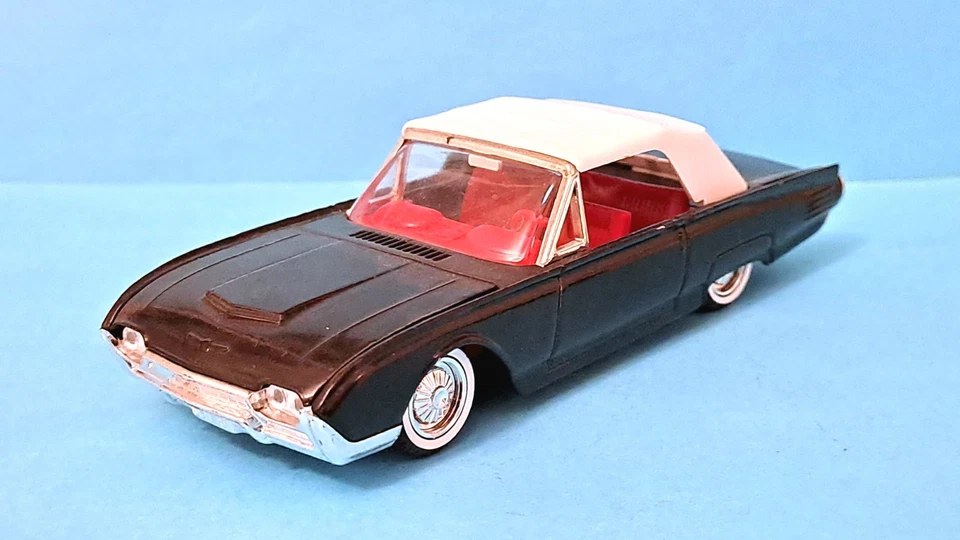 SOLIDO n.4504 - FORD THUNDERBIRD (1961) - 1/43 [NDL25] - Immagine 1 di 4