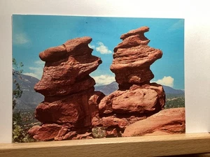 Siamese Twins/Vista of Pikes Peak: Garden of the Gods Colorado- Vintage Postcard - Picture 1 of 3