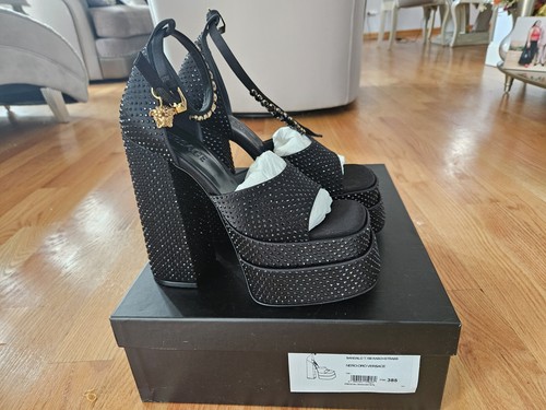 Sandali décolleté Versace Medusa Aevitas neri punta aperta in pelle plateau. 100% autentico