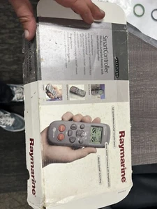 Raymarine SmartController piloto automático control remoto A18106 con estación base A18105 - Imagen 1 de 4