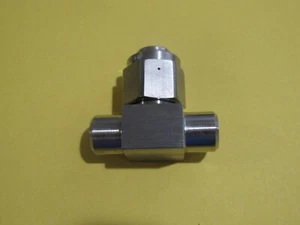 NUPRO SS-4TF4-15 Stainless Steel Tee-Type Particulate Filter - 15 Micron Filter - Picture 1 of 10