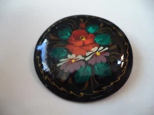 Russian Black Lacquer Hand Painted Signed Vintage Pin Brooch Flowers - Bild 1 von 3