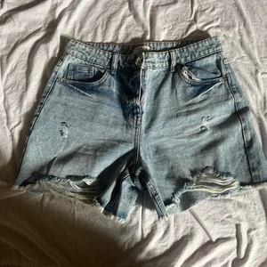Ladies Distressed Denim Shorts Size 10/12 waist 30” - Picture 1 of 2