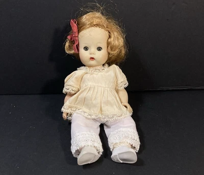 复古 1967 年 Vogue Ginnette 婴儿娃娃 9 英寸睡眠眼睛根状头发波浪状头发 — 第 1/4 张图片