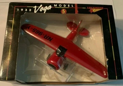 Liberty Classics 1932 Lockheed Vega Model 5 Airplanes - Image 1 of 4