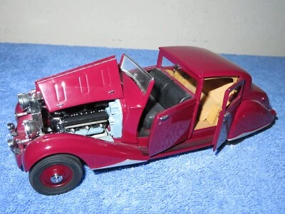 1938 ROLLS-ROYCE PHANTOM III  DANBURY MINT 1:24 OPENING HOOD & 4 DOORS - Image 1 of 4