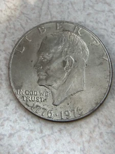 1776-1976 D Eisenhower Liberty Bell Moon One Dollar US Bicentennial Coin - Picture 1 of 5