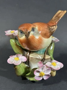 HEREND HAND-PAINTED PORCELAIN BIRD FIGURINE ON PINK FLOWERS #5124 FROM HUNGARY - Picture 1 of 9