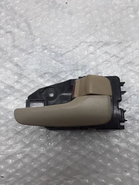 R/F Right Front Door Interior Handle Tan 2003 MITSUBISHI LANCER Z-54P - Image 1 of 3