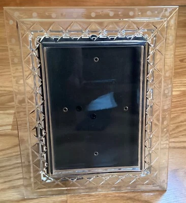 Hermoso marco de cristal Ralph Lauren; tiene capacidad para fotografía 5X7 Foto 1 de 4