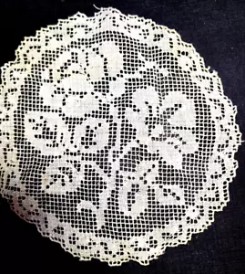 MARY CARD "Rose Buds" 1920's Filet Hand Crochet Round WHITE 5.5" Antique Doily - Picture 1 of 7