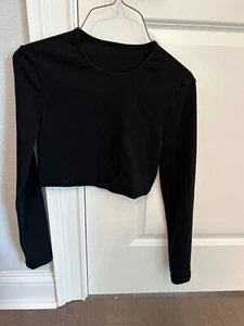 Shein Women's Black Cropped Long Sleeve Pullover Top Size 6 - Picture 1 of 4