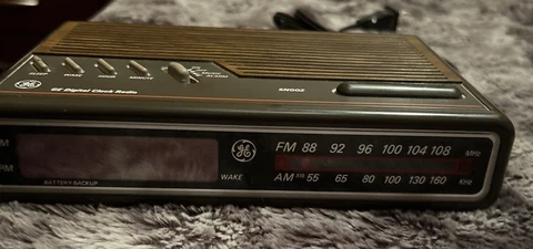 Vintage General Electric 7-4612A Digital Alarm Clock Radio GE *Tested - Works* Cover