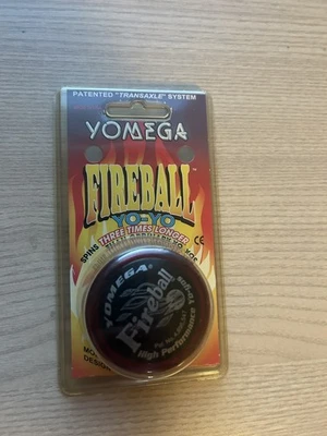 Yomega Fireball Rojo con Tapas Laterales Negras YoYo Hecho en EE. UU. Foto 1 de 4