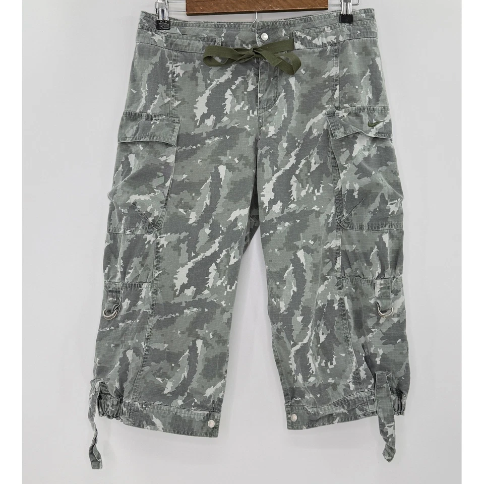 Pantalones cargo Nike para mujer camuflados capri con cordón pequeños (4-6) Gorpcore al aire libre Foto 1 de 4