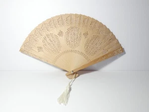 VTG 8" FOLDING HAND FAN CARVED WOOD FILIGREE DETAIL WHITE TASSEL ORIGINAL BOX - Picture 1 of 14