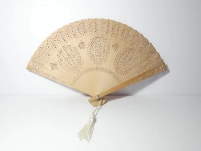 VTG 8" FOLDING HAND FAN CARVED WOOD FILIGREE DETAIL WHITE TASSEL ORIGINAL BOX - Image 1 of 4