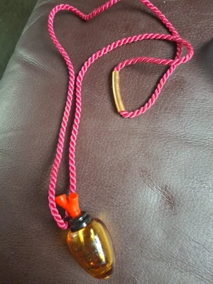 VINTAGE CHRISTIAN LACROIX PARIS C'EST LA VIE MINI PARFUM ANHÄNGER HALSKETTE selten - Bild 1 von 4