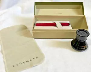 Penna stilografica Levenger True Writer bordo rosa e cromato con flacone di inchiostro nero - Foto 1 di 13