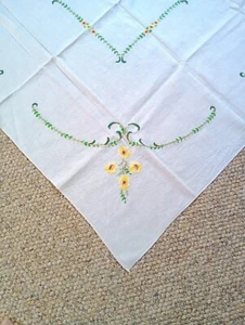 Mantel de Lino De Colección Bordado a Mano Amarillo Verde Floral Vid Punto de Cruz Look - Imagen 1 de 14