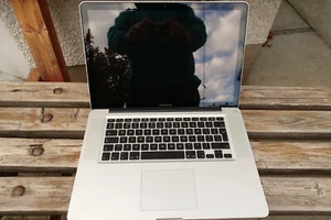 MacBook Pro 15 inch late 2011 2.4Ghz Intel Core i7,mem 8GB,mac OS High Sierra - Picture 1 of 6
