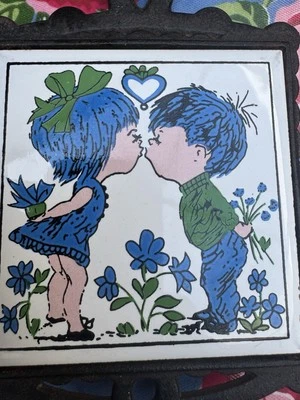Vintage Cast Iron And Tile Kissing Couple Trivet Retro Collectable Kitsch VGC - Image 1 of 4