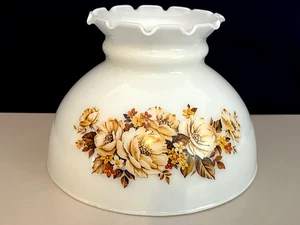 Pantalla de lámpara de salón Hurricane de vidrio de leche blanco de colección diseño floral, 5,5" de alto 8" con - Imagen 1 de 5