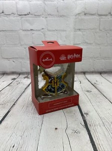 WB Hallmark Christmas Tree Ornament Harry Potter Hogwarts Crest  - Picture 1 of 4