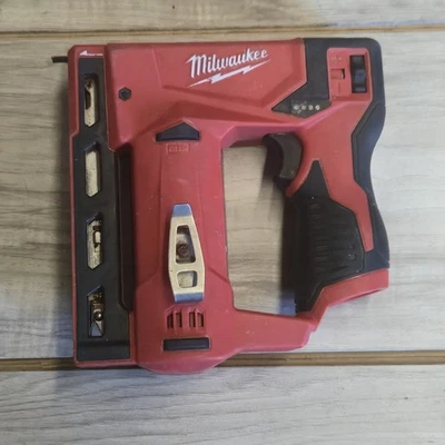 Milwaukee ‎2447-20 12V Cordless Stapler Gun ( FOR PARTS) READ - Image 1 of 4
