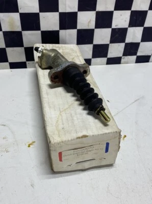 Cilindro esclavo de embrague Crown Automotive 52000070 para AMC Eagle Jeep CJ XJ NOS OE Foto 1 de 4