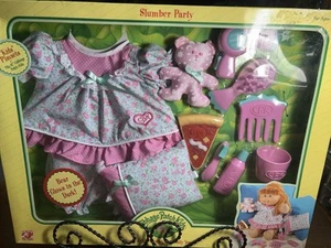 Set accessori vestito festa pigiama bambini toppa cavolo 2005 gioco lungo nuovo con scatola - Foto 1 di 7