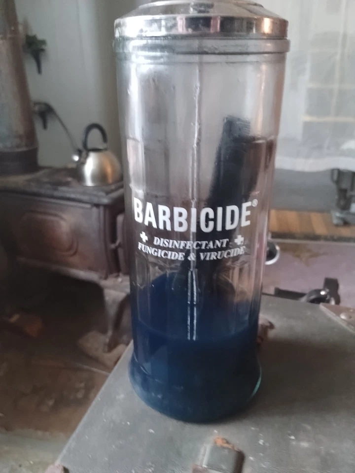 Tarro desinfectante de barbicidas. Es Foto 1 de 4