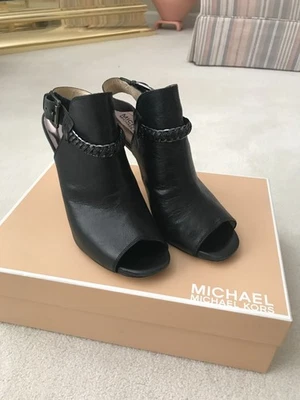 Sapatos femininos - Michael Michael Kors 4" Ht couro preto estilingue US$ 74,99 - Imagem 1 de 4