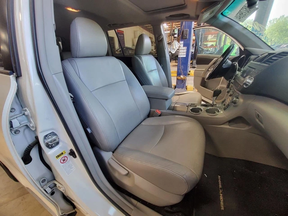 Passenger Front Seat Bucket  Leather Fits 11-13 HIGHLANDER 434300 - Imagem 1 de 1