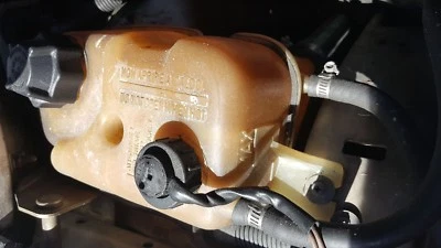 Botella de desbordamiento de radiador Alfa-Romeo Milano 88 usada Foto 1 de 4