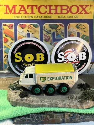 Lesney Años 60 Alvis Stalwart Nº 61 BP Exploración Blanco 6 Ruedas Diecast Excelente Estado Foto 1 de 4