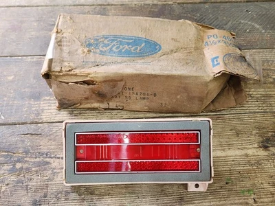 NEW OEM Ford LH Side Marker Lamp 1973-1974 LTD 1975-1976 LTD Wagon D3AZ-15A201-D - Image 1 of 4