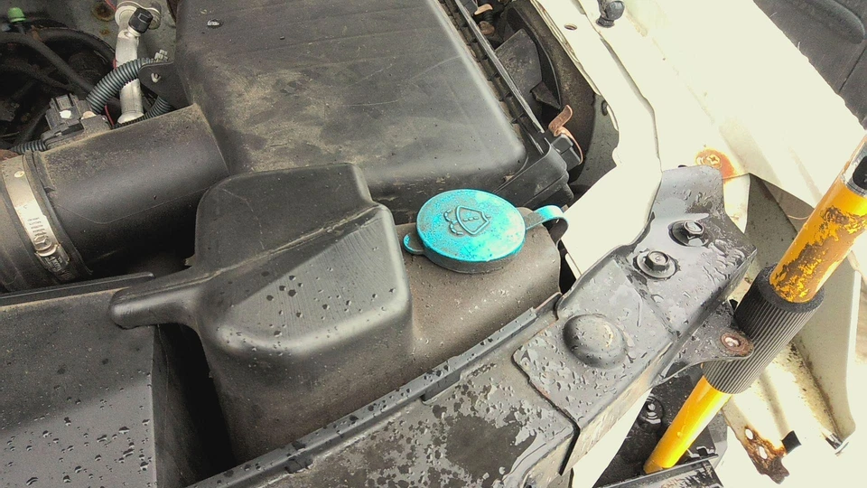 04 NISSAN TITAN Washer Bottle - Image 1 of 1