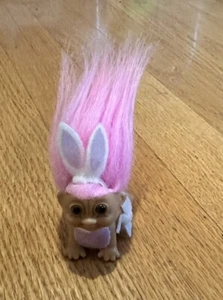Vintage RUSS Troll pasquale BABY pannolino pannolino coniglietto orecchie ROSA capelli striscianti - Foto 1 di 4