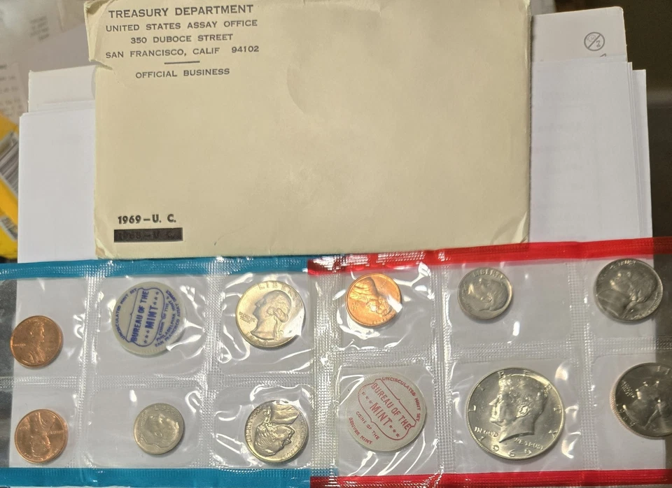 1969 - P D S - Uncirculated 10 COINS US MINT SET in Envelope - Image 1 of 1