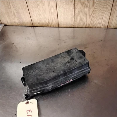 2012-2015 Chevrolet Captiva Engine Fuse Box OEM#22799541 - Image 1 of 2