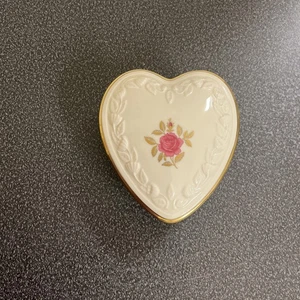 Caja de baratijas de porcelana en forma de corazón Lenox vintage con tapa oro rosa Rhodora 22k - Imagen 1 de 9