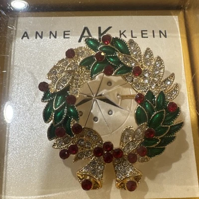 Broche broche corona de Navidad Anne Klein con caja Foto 1 de 4
