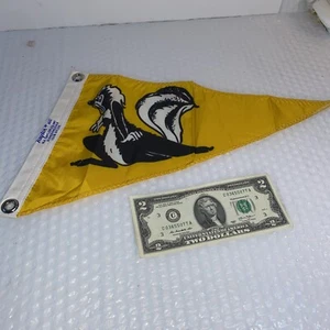 Vintage Taylor Made gelb Stinktier Bild Boot Marine Nylon Wimpel Flagge 9"x17" K - Bild 1 von 3